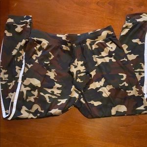 Camo stretchy pants thin fabric